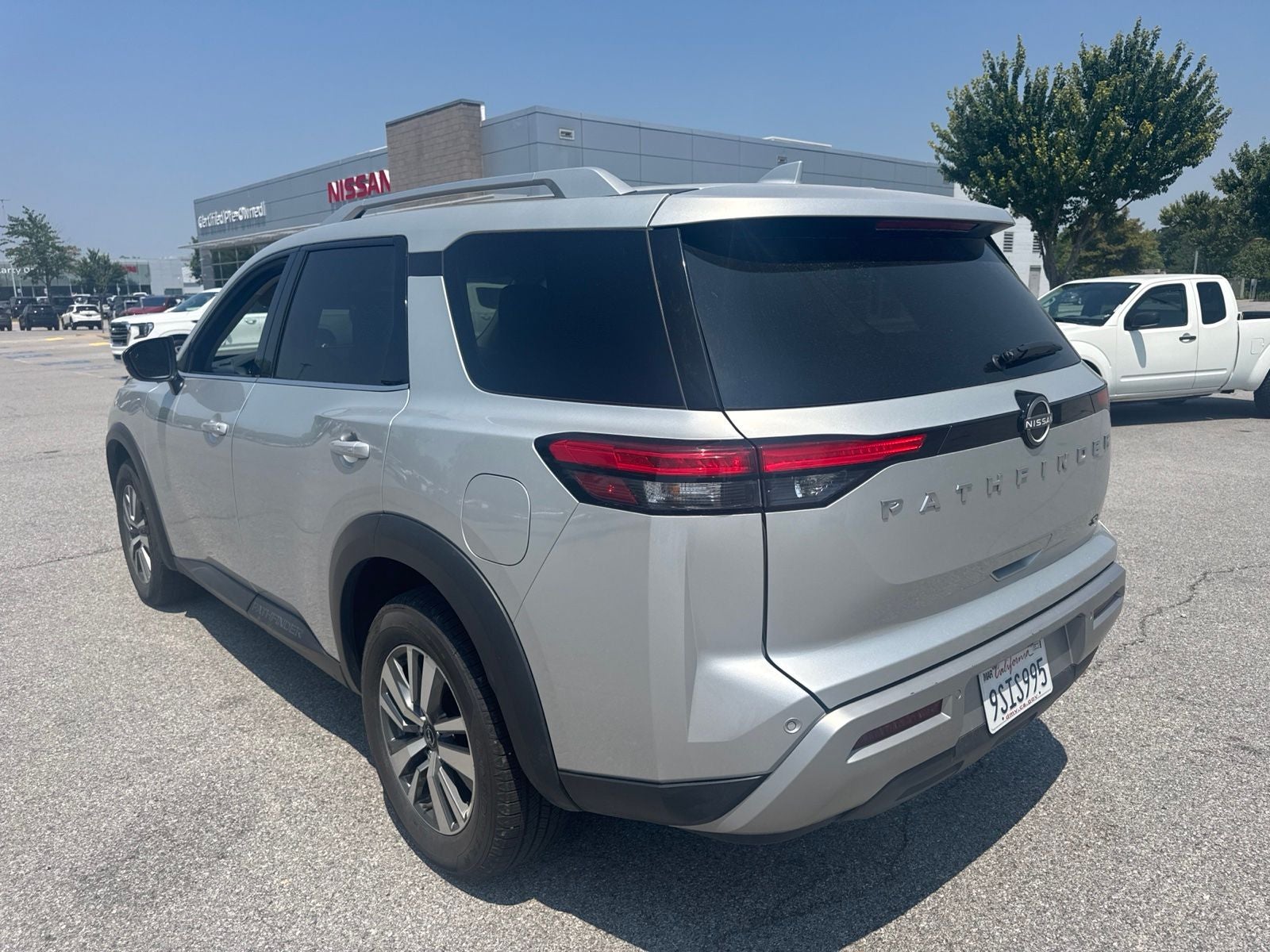2025 Nissan Pathfinder SL