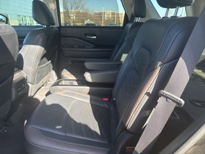 2022 Nissan Pathfinder Platinum