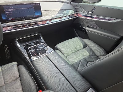 2025 BMW 7 Series 740i xDrive