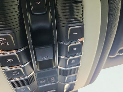 2023 Porsche Macan T